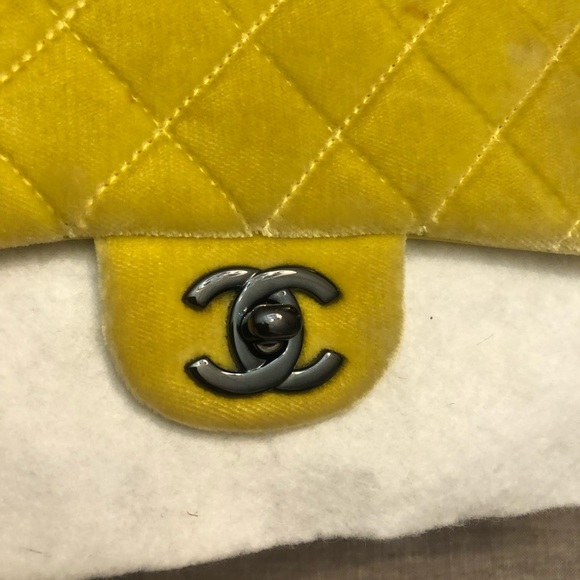 Sold sold don’t buy Chanel Yellow Velvet Classic - Picture 4 of 10
